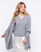 Womans Cashmere Travel Wrap in Flannel Grey