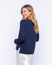Womans Cashmere Blend Everyday Crew Sweater in Starling
